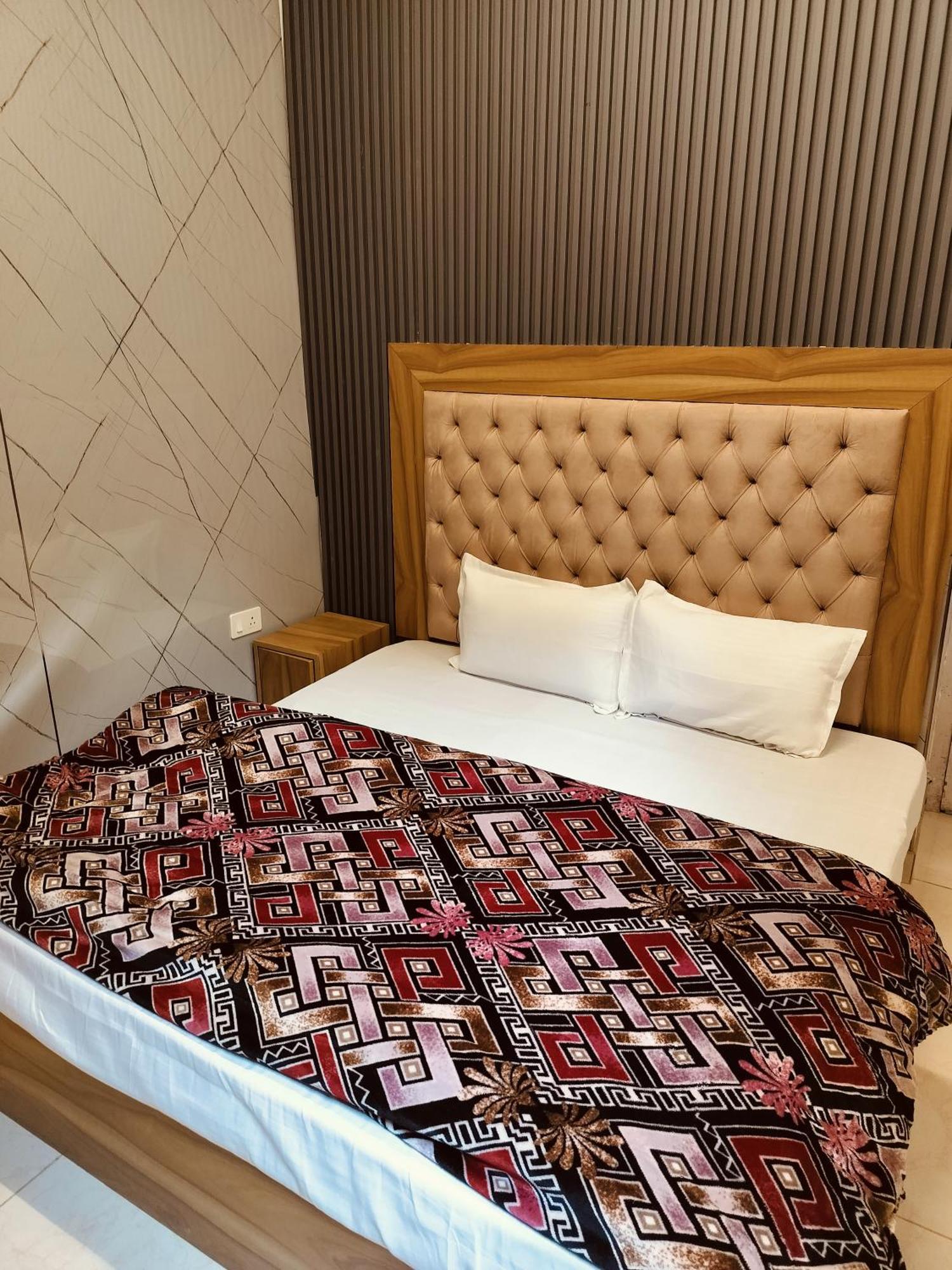 Madan Kunj B & B Mall Road Шимла Экстерьер фото