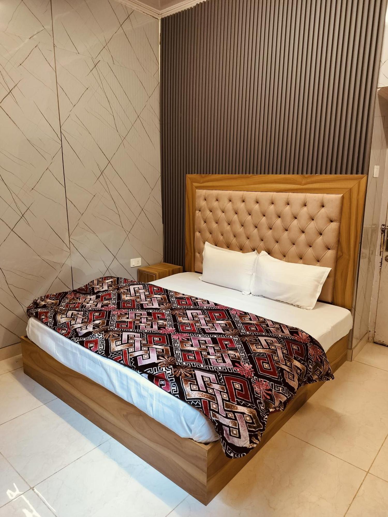 Madan Kunj B & B Mall Road Шимла Экстерьер фото