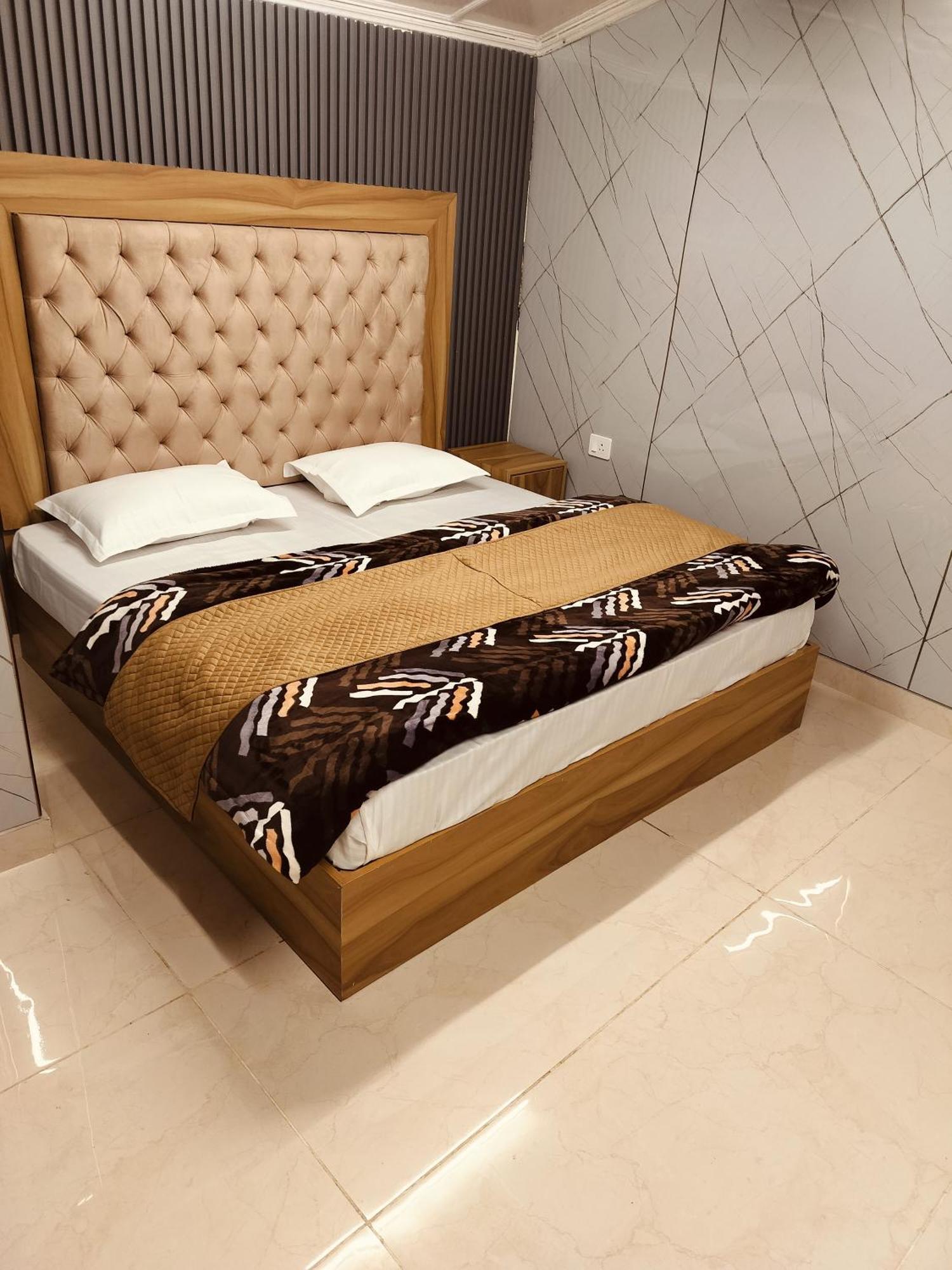 Madan Kunj B & B Mall Road Шимла Экстерьер фото